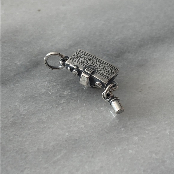 New James Avery 35mm camera & Canister charm! Never worn! - Picture 3 of 5